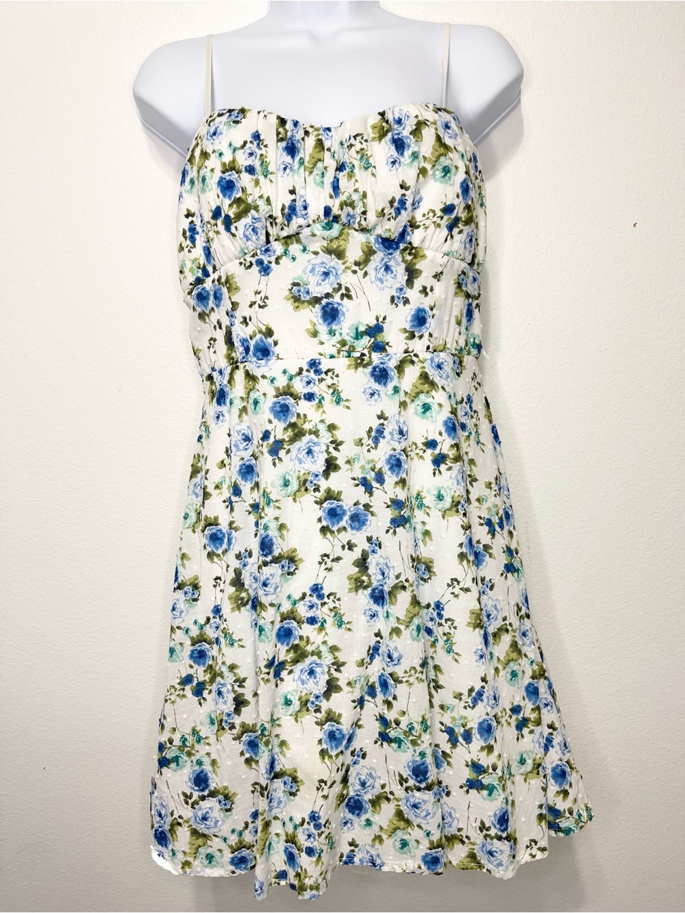 Emerald Sundae Blue and White Floral Spaghetti-Strap Mini Dress PTP 17”-19” EUC